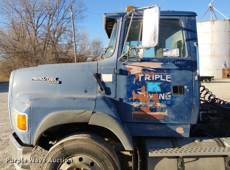 image for item FK0898 1994 Ford L9000 Aero Max semi truck