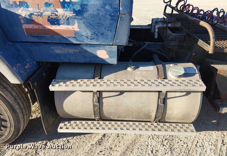 image for item FK0898 1994 Ford L9000 Aero Max semi truck