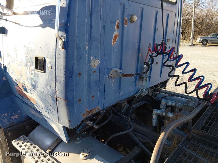 image for item FK0898 1994 Ford L9000 Aero Max semi truck