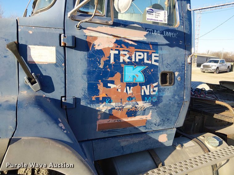 image for item FK0898 1994 Ford L9000 Aero Max semi truck