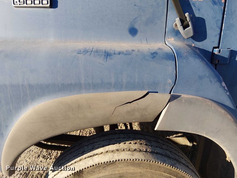 image for item FK0898 1994 Ford L9000 Aero Max semi truck