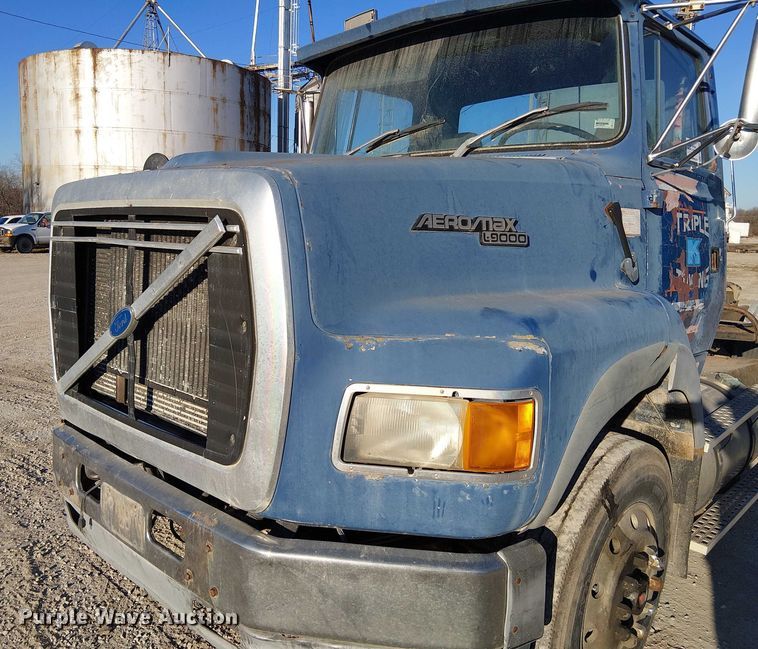 image for item FK0898 1994 Ford L9000 Aero Max semi truck