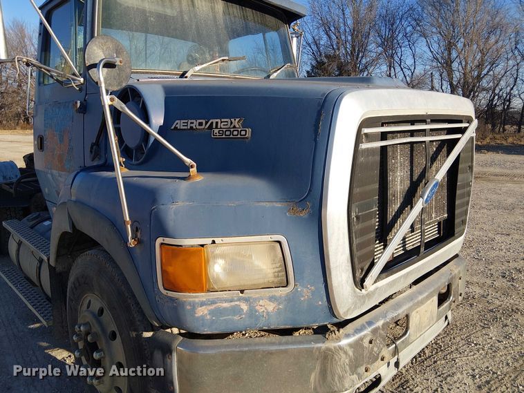 image for item FK0898 1994 Ford L9000 Aero Max semi truck
