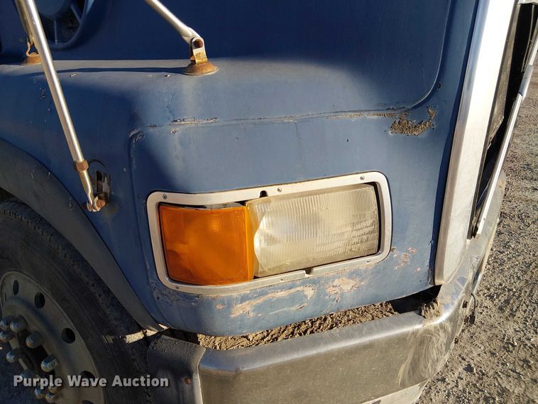 image for item FK0898 1994 Ford L9000 Aero Max semi truck