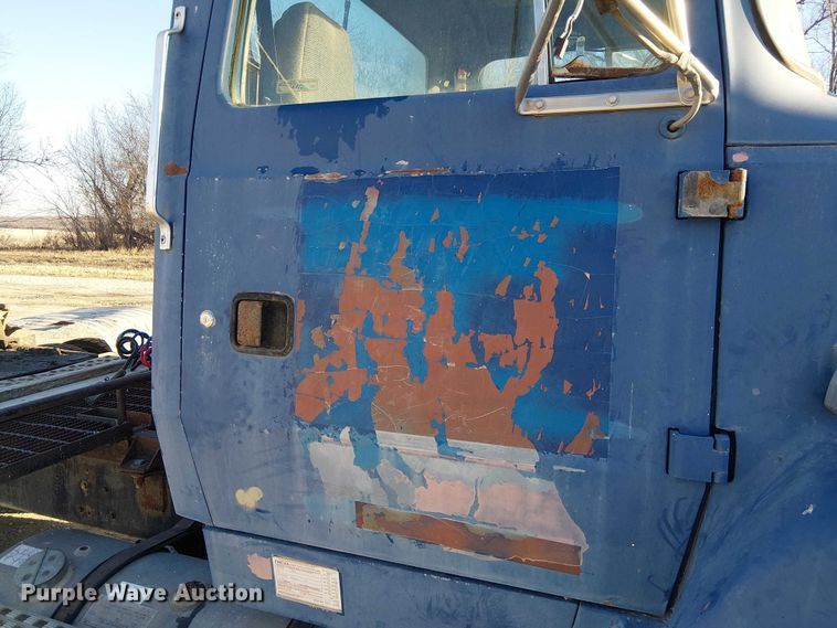 image for item FK0898 1994 Ford L9000 Aero Max semi truck