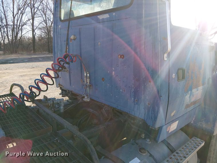 image for item FK0898 1994 Ford L9000 Aero Max semi truck