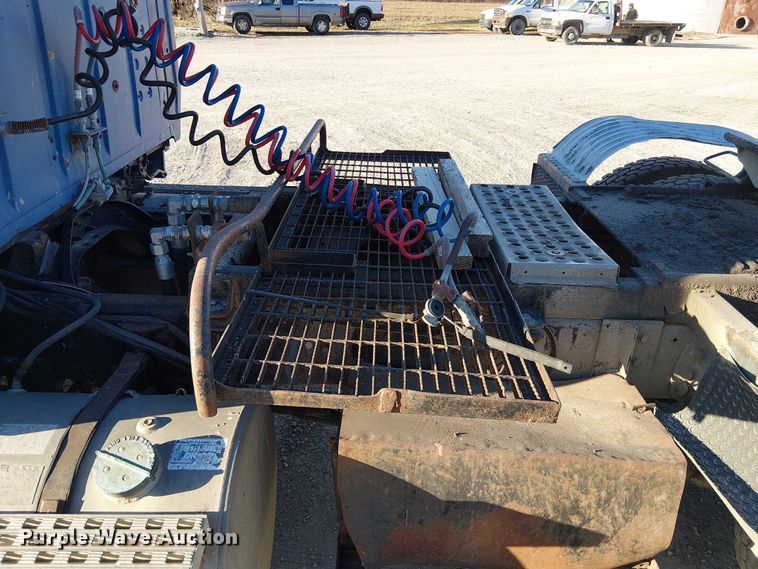 image for item FK0898 1994 Ford L9000 Aero Max semi truck