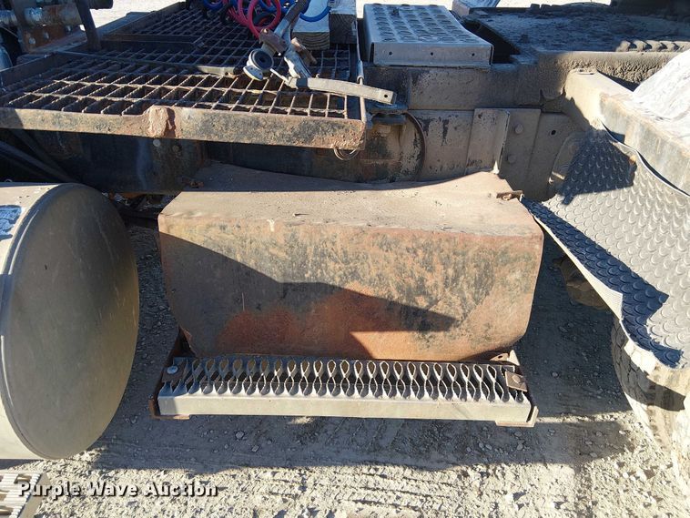 image for item FK0898 1994 Ford L9000 Aero Max semi truck