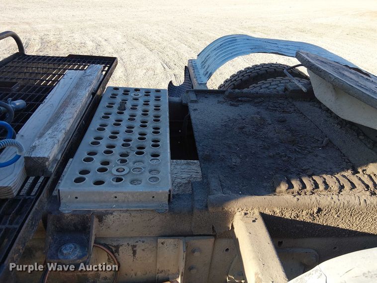 image for item FK0898 1994 Ford L9000 Aero Max semi truck