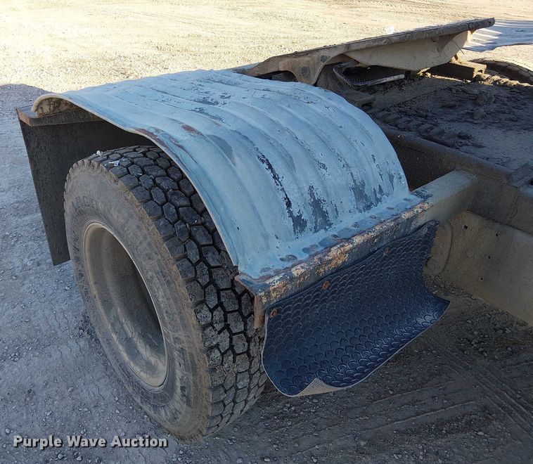 image for item FK0898 1994 Ford L9000 Aero Max semi truck