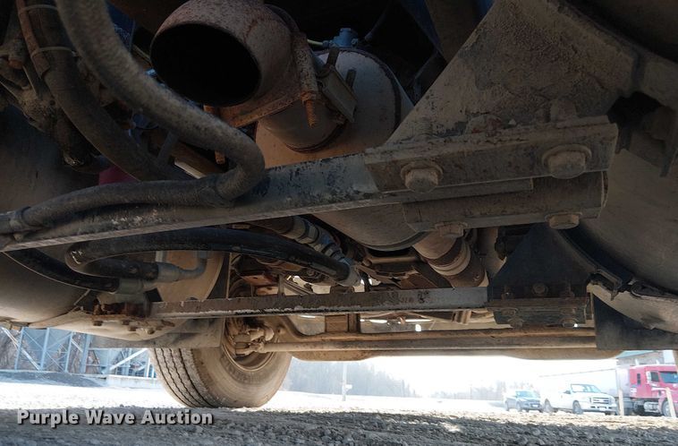 image for item FK0898 1994 Ford L9000 Aero Max semi truck