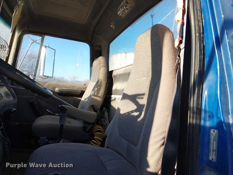 image for item FK0898 1994 Ford L9000 Aero Max semi truck