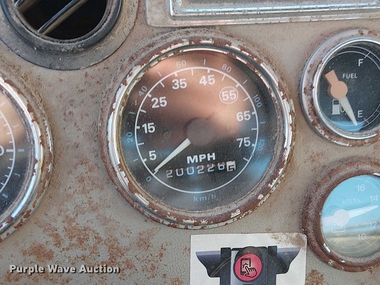 image for item FK0898 1994 Ford L9000 Aero Max semi truck