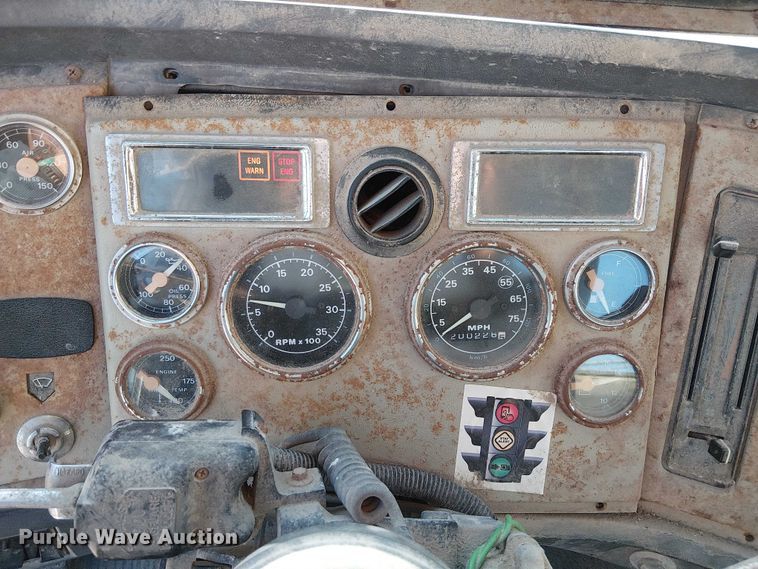 image for item FK0898 1994 Ford L9000 Aero Max semi truck