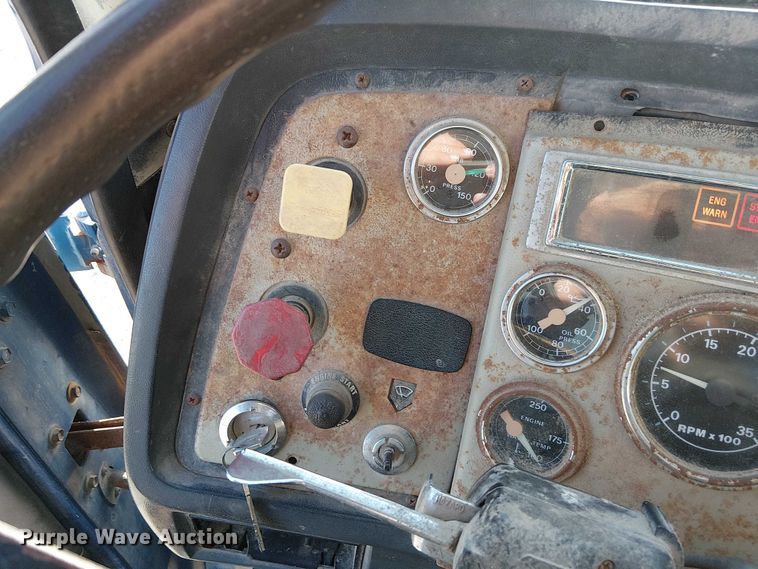 image for item FK0898 1994 Ford L9000 Aero Max semi truck