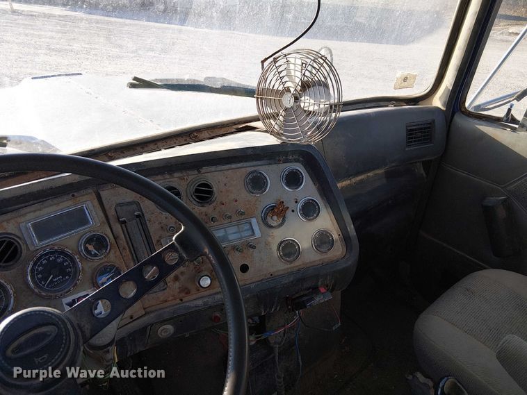 image for item FK0898 1994 Ford L9000 Aero Max semi truck