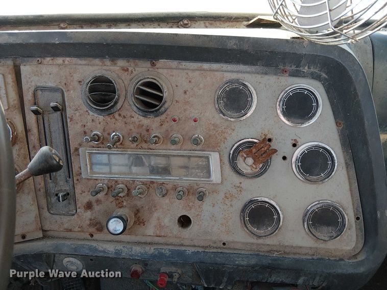 image for item FK0898 1994 Ford L9000 Aero Max semi truck