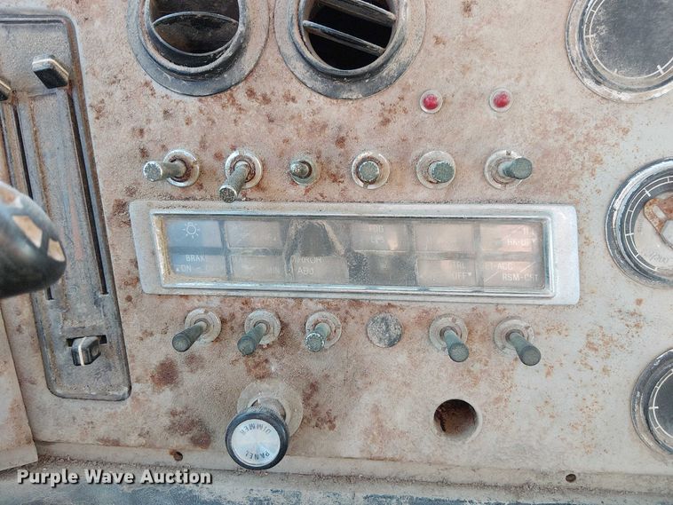 image for item FK0898 1994 Ford L9000 Aero Max semi truck