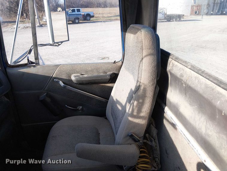 image for item FK0898 1994 Ford L9000 Aero Max semi truck