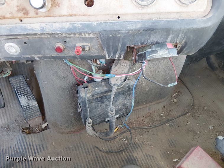 image for item FK0898 1994 Ford L9000 Aero Max semi truck