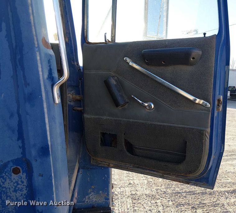 image for item FK0898 1994 Ford L9000 Aero Max semi truck