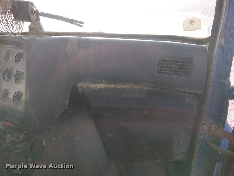 image for item FK0898 1994 Ford L9000 Aero Max semi truck