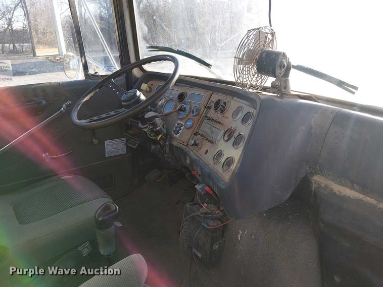 image for item FK0898 1994 Ford L9000 Aero Max semi truck