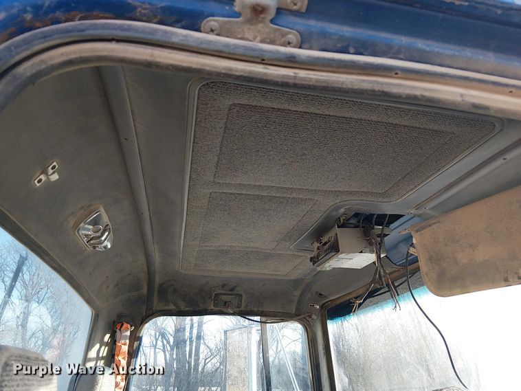 image for item FK0898 1994 Ford L9000 Aero Max semi truck