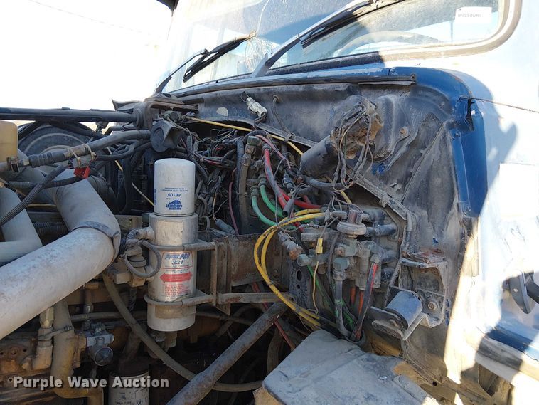 image for item FK0898 1994 Ford L9000 Aero Max semi truck