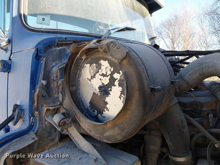 image for item FK0898 1994 Ford L9000 Aero Max semi truck