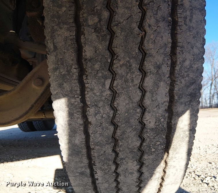 image for item FK0898 1994 Ford L9000 Aero Max semi truck