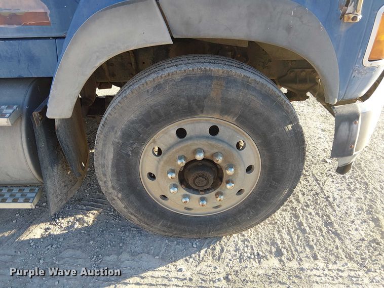 image for item FK0898 1994 Ford L9000 Aero Max semi truck