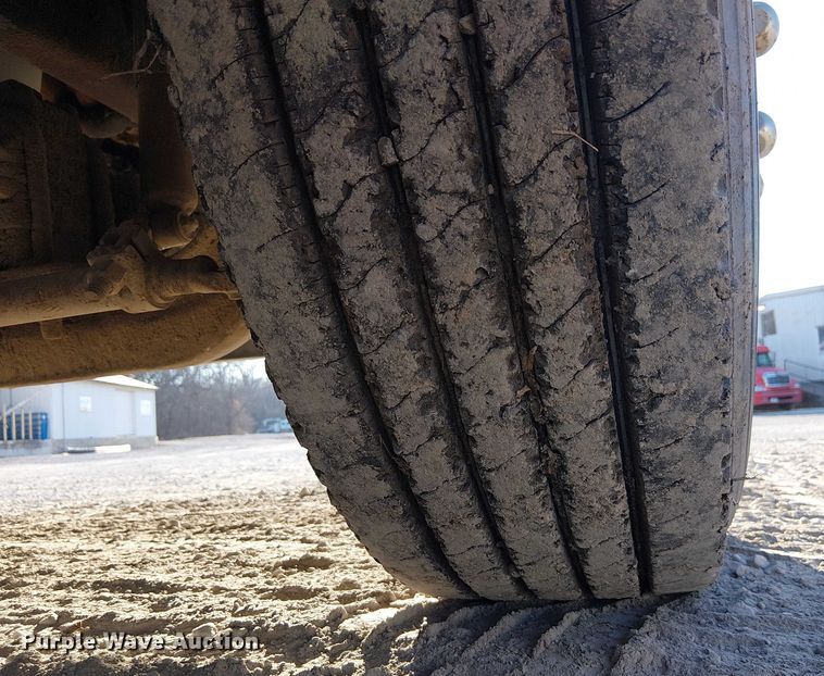 image for item FK0898 1994 Ford L9000 Aero Max semi truck