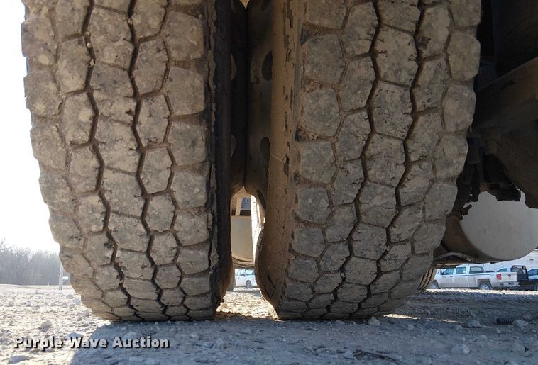 image for item FK0898 1994 Ford L9000 Aero Max semi truck