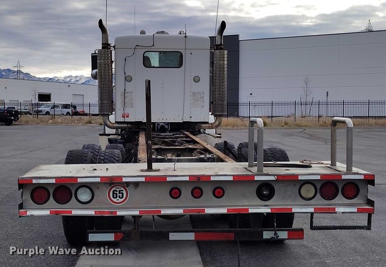 image for item IH9384 2006 Kenworth T800 truck cab and chassis