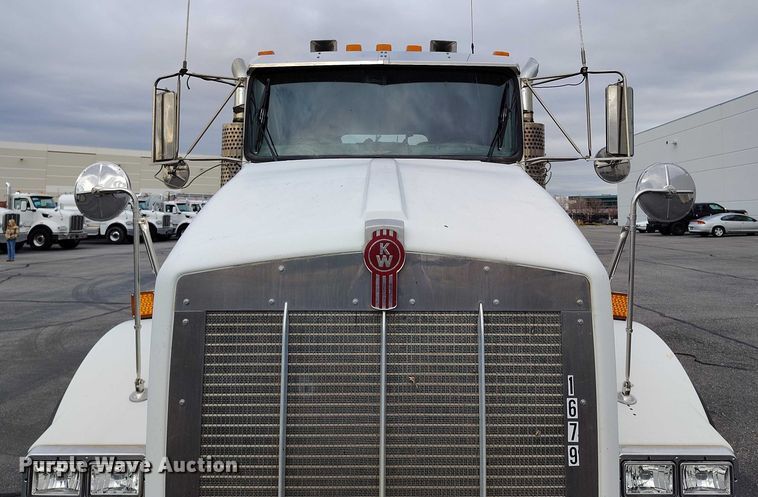image for item IH9384 2006 Kenworth T800 truck cab and chassis