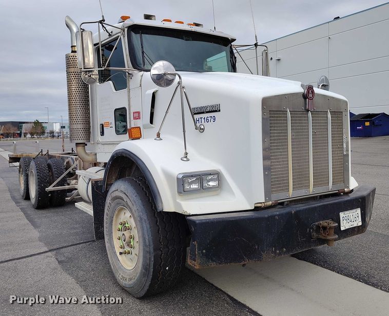 image for item IH9384 2006 Kenworth T800 truck cab and chassis