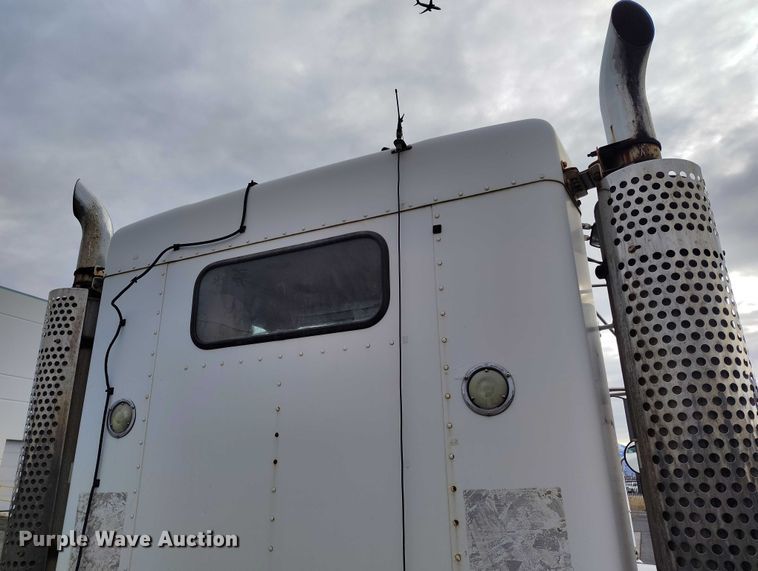 image for item IH9384 2006 Kenworth T800 truck cab and chassis