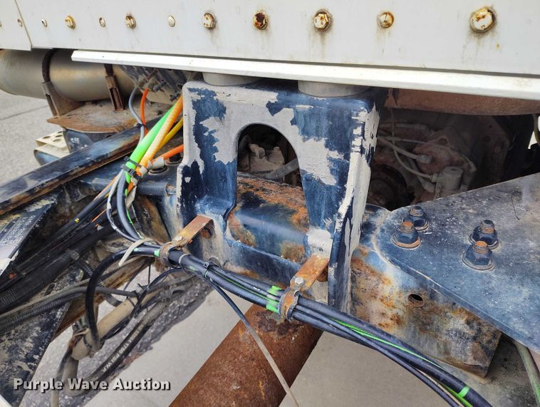 image for item IH9384 2006 Kenworth T800 truck cab and chassis