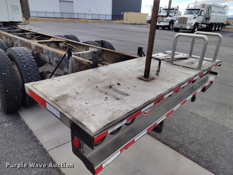 image for item IH9384 2006 Kenworth T800 truck cab and chassis