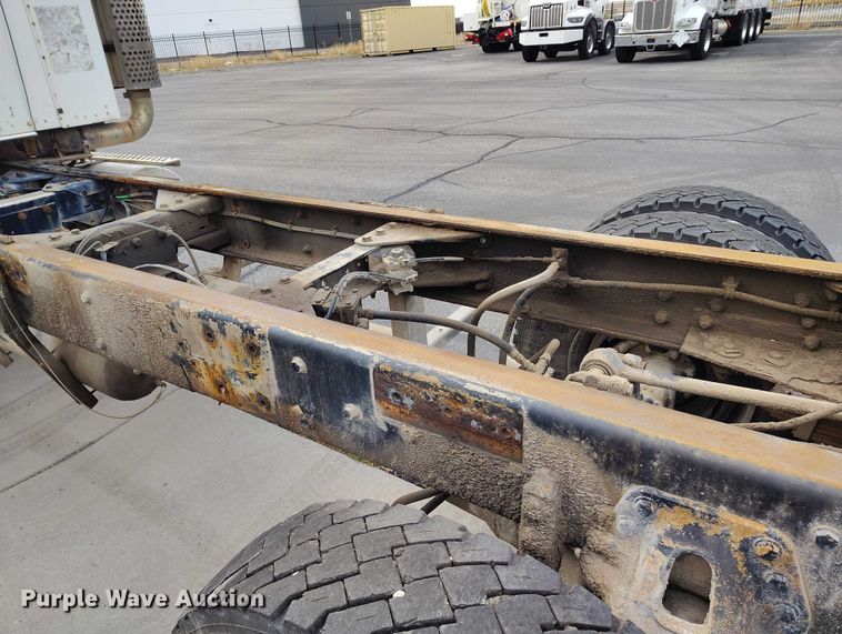 image for item IH9384 2006 Kenworth T800 truck cab and chassis
