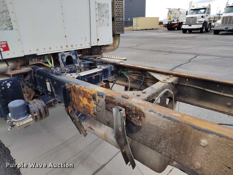 image for item IH9384 2006 Kenworth T800 truck cab and chassis