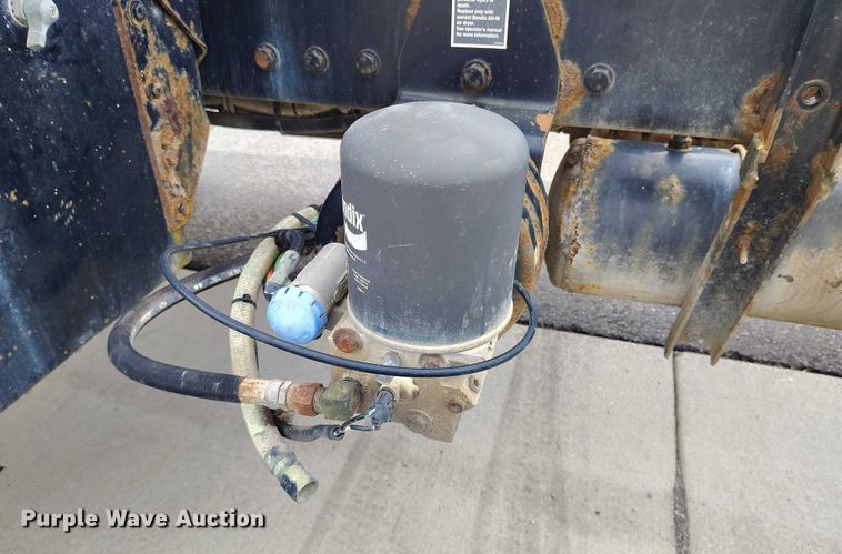 image for item IH9384 2006 Kenworth T800 truck cab and chassis