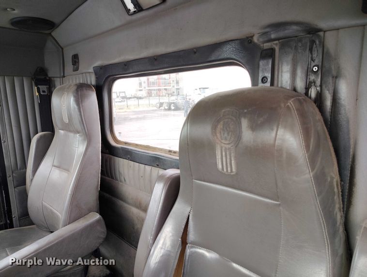 image for item IH9384 2006 Kenworth T800 truck cab and chassis