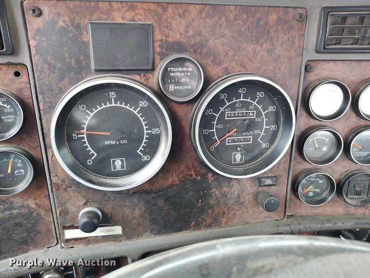 image for item IH9384 2006 Kenworth T800 truck cab and chassis