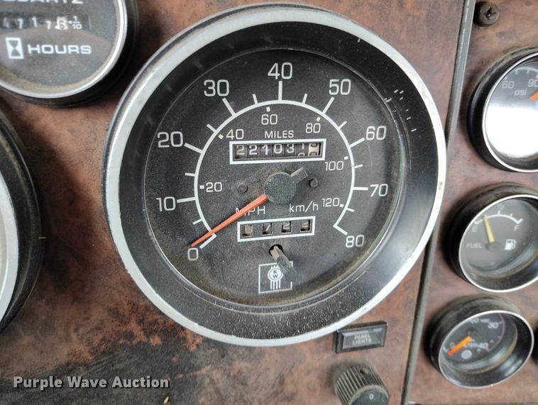 image for item IH9384 2006 Kenworth T800 truck cab and chassis