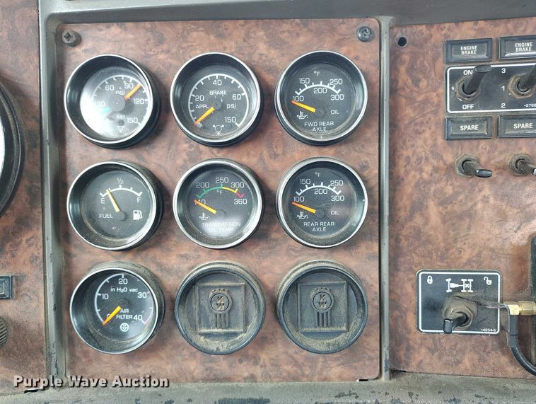 image for item IH9384 2006 Kenworth T800 truck cab and chassis