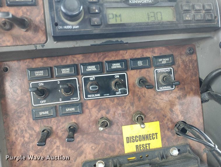 image for item IH9384 2006 Kenworth T800 truck cab and chassis