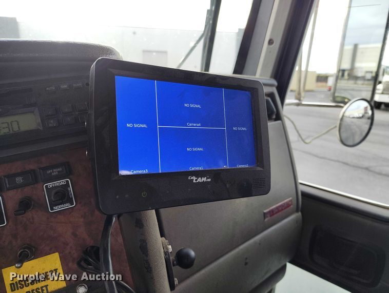 image for item IH9384 2006 Kenworth T800 truck cab and chassis