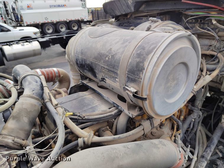 image for item IH9384 2006 Kenworth T800 truck cab and chassis